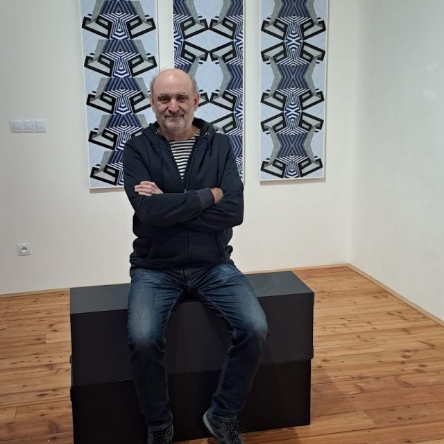 Sklářský výtvarník Zdeněk Lhotský na vernisáži výstavy svých děl v Jablonci nad Nisou | foto: Jana Švecová,  Český rozhlas