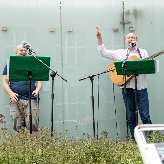 Pozor,  natáčí se! V roli Bulhara se představí David Novotný  (vlevo),  Dádu Nicka Hausmana si zahrál Jan Vondráček | foto: Khalil Baalbaki,  Český rozhlas