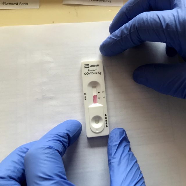 Výsledky antigenních testů jsou v řádech desítek minut  (ilustrační snímek) | foto: Lucie Fürstová,  Český rozhlas,  Český rozhlas