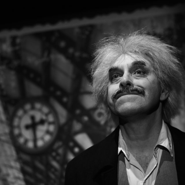 Miroslav Táborský v roli Alberta Einsteina | foto: Divadlo v Řeznické