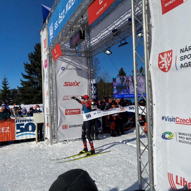 Nor Andreas Nygaard vjíždí do cíle Jizerské padesátky | foto: Jiří Jelínek