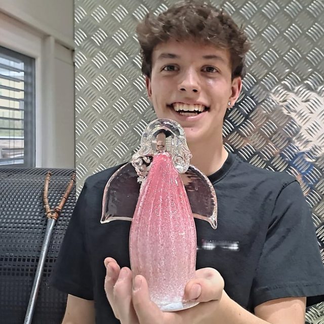 Michal Jaroš a jeden z jeho skleněných andělů | foto: Jana Švecová,  Český rozhlas