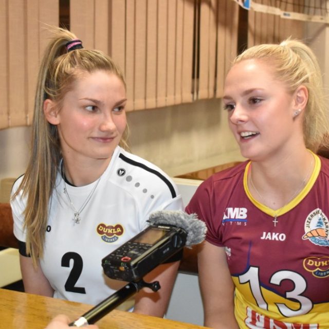 Zleva: Lucie Kolářová a Karolína Bartošová | foto: Martin Veselý