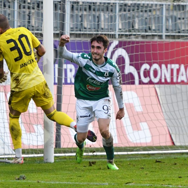 Záložník Fk Jablonec Michal Černák  (vpravo) na hřišti | foto: Jaroslav Hoffmann