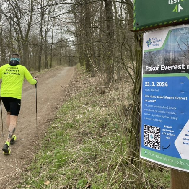 Charitativní běh Pokoř Everest na Lovoši uspořádal Jakub Chalupný už potřetí | foto: Robin Röhrich,  Český rozhlas