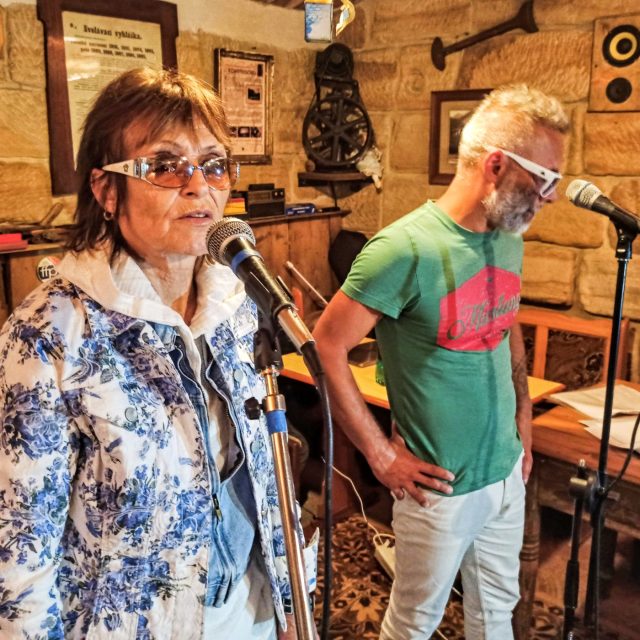 Olga Matušková a zpěvák skupiny Waldovy Matušky Jan Bílý | foto: Jaroslav Hoření,  Český rozhlas