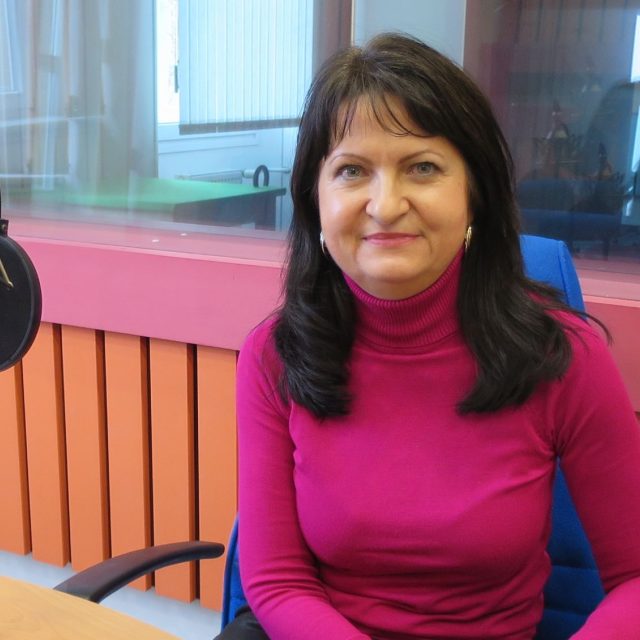 Marcela Švadlenková ve studiu Českého rozhlasu Hradec Králové | foto: Milan Baják,  Český rozhlas
