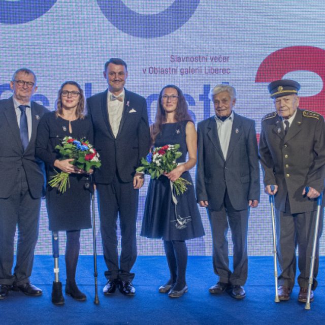 Z udílení Poct hejtmana 2019 – zleva: Jaroslav Rudiš,  prof. Ing. arch. akad. arch. Jiří Suchomel,  Markéta Pechová,  DiS.,  hejtman Martin Půta  (SLK),  Simona Kratochvílová,  Jaroslav Hlubůček,  plukovník ve výslužbě Josef Haisler,  Graziano Sanvito | foto:  Radek Petrášek / ČTK