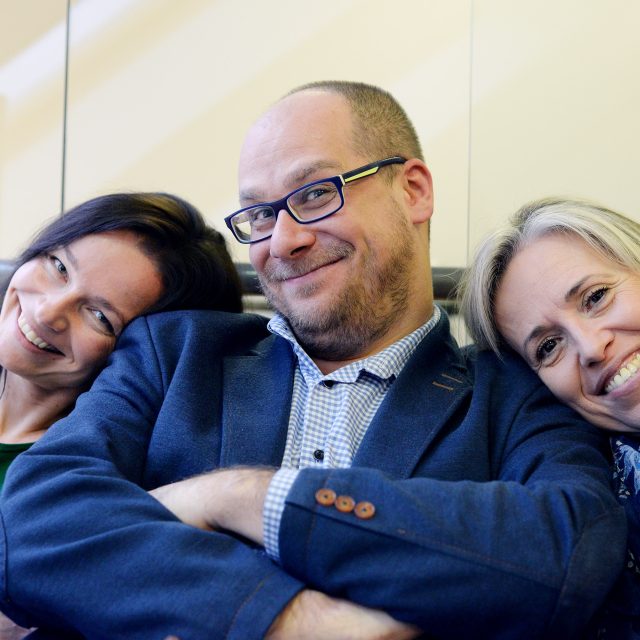 Tým Záletů: produkční Iva Fremuthová,  vedoucí vysílání Zdeněk Novák a moderátorka Alena Zárybnická | foto: Jan Ptáček,  Český rozhlas