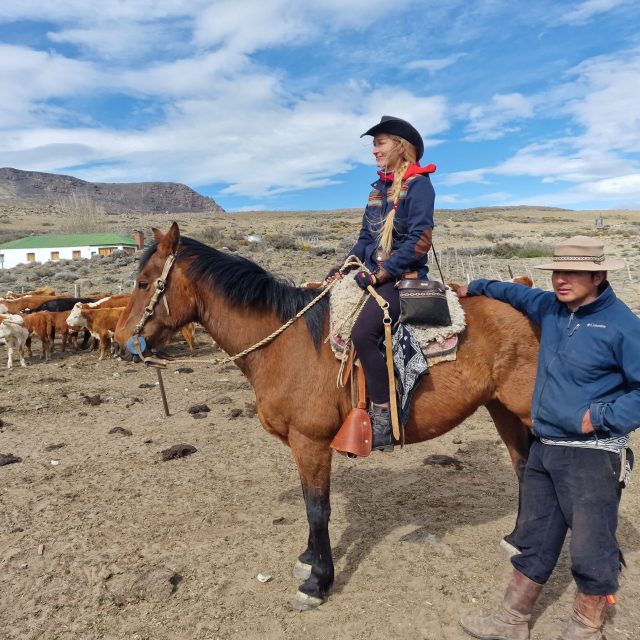 Argentina - provincia Santa Cruz - s &quot;gauchem&quot; při práci s dobytkem | foto: Archív Veroniky Valterové