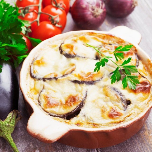 Musaka  s lilkem a brambory | foto: Profimedia