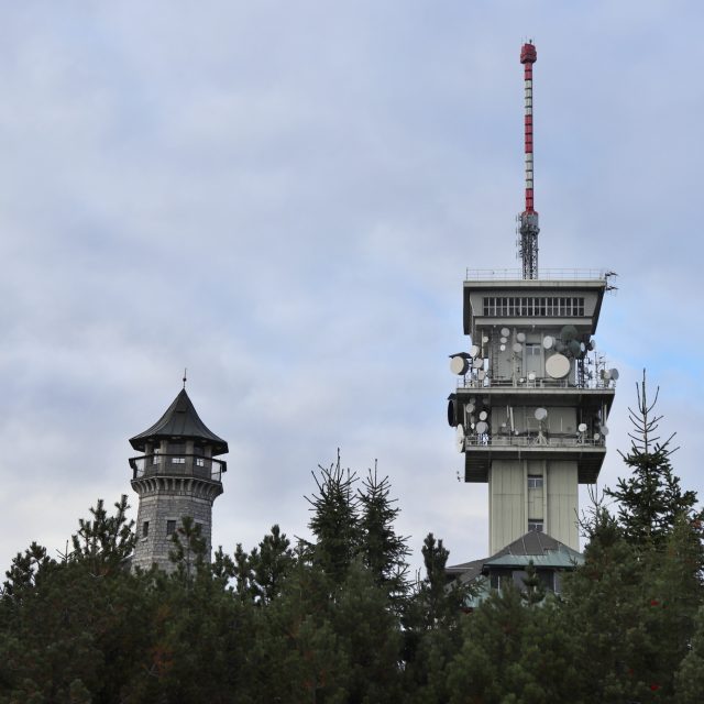 Rozhledna Klínovec a telekomunikační věž | foto: Naďa Krásná,  Český rozhlas,  Český rozhlas