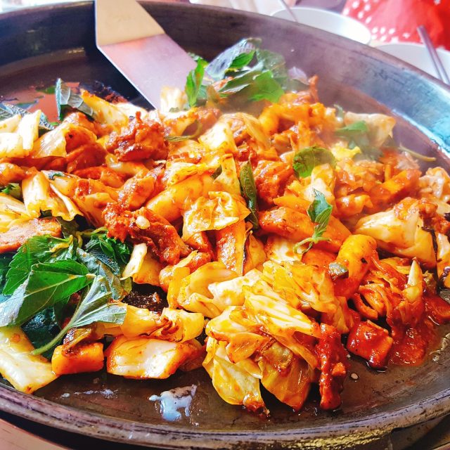 Kuře je u nás nejpopulárnější drůbeží maso  (ilustrační foto) | foto: Fotobanka Pixabay