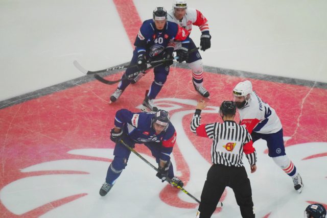 Hokejisté Liberce uhráli se Švédy remízu,  kterou zařídil Lukáš Jašek | foto: Pavel Petr,  Český rozhlas Liberec