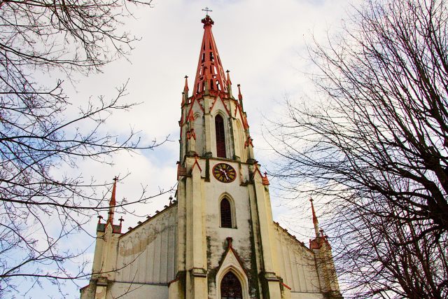 Velkou zvláštností kostela sv. Vavřince je zdánlivě děravá střecha  | foto: Jaroslav Hoření,  Český rozhlas