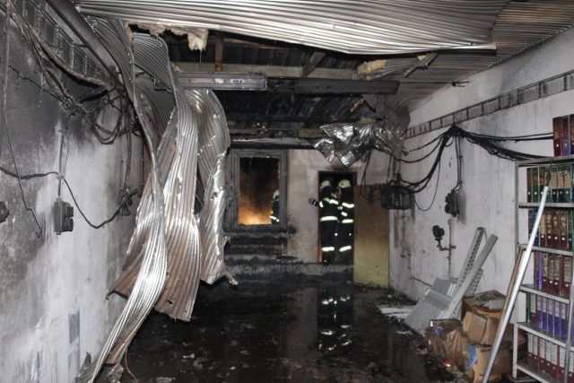 V areálu průmyslových podniků v Libuni hořely plasty | foto:  HZS Královéhradeckého kraje