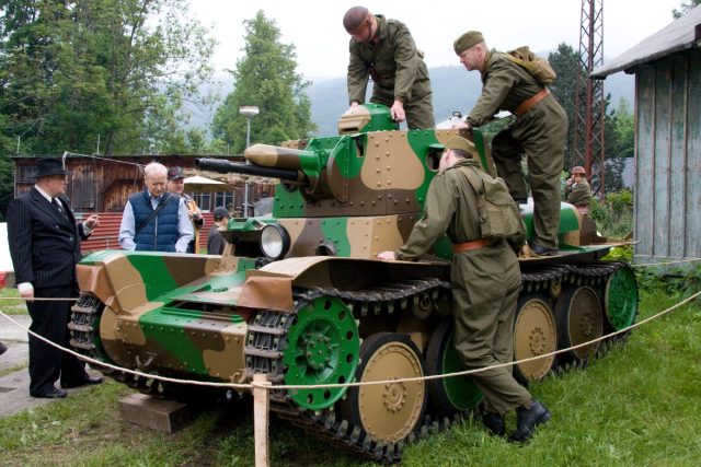 Hvězdou mezi exponáty je renovovaný tank Praga LPT | foto: Jaroslav Hoření,  Český rozhlas