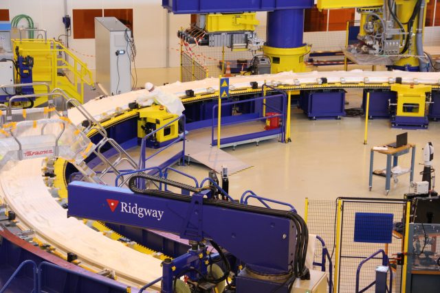 Na návštěvě v největším reaktoru na plazma. V Provence mezi poli s levandulí | foto: Ondřej Cihlář,  Český rozhlas