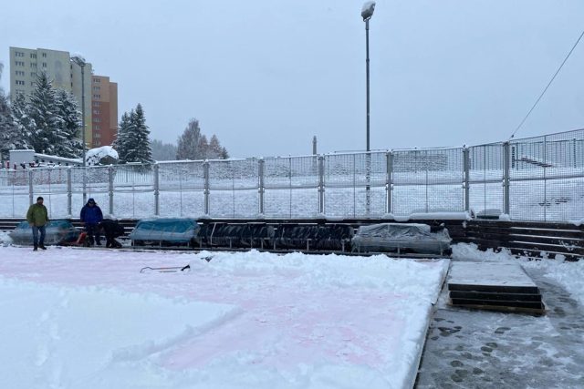 U ZŠ Sportovní v Tanvaldu mají nové uměle chlazené kluziště,  bude sloužit i veřejnosti | foto: Johana Tománková