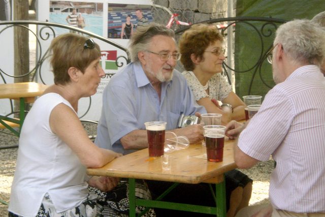 Lidi s pivem v plastových kelímcích už na kulturních akcích v Litoměřicích zřejmě neuvidíte | foto: Gregor Martin Papucsek