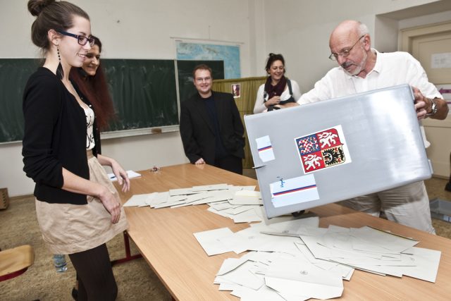 Sčítání hlasů začalo  (ilustrační foto) | foto: Filip Jandourek