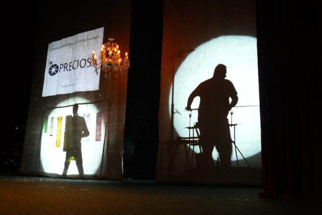 Úvodní scéna v novoborském divadle při zahájení IGS | foto: Tomáš Mařas,  Český rozhlas
