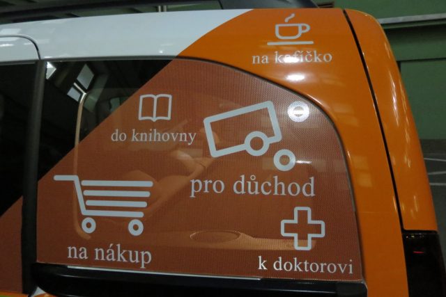 Senior taxi v Sokolově | foto: Andrea Strohmaierová,  Český rozhlas