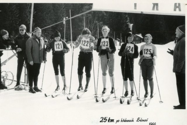 První lyžařské vleky se v Krkonoších začaly objevovat koncem 50. let | foto:  Krkonošské muzeum Jilemnice