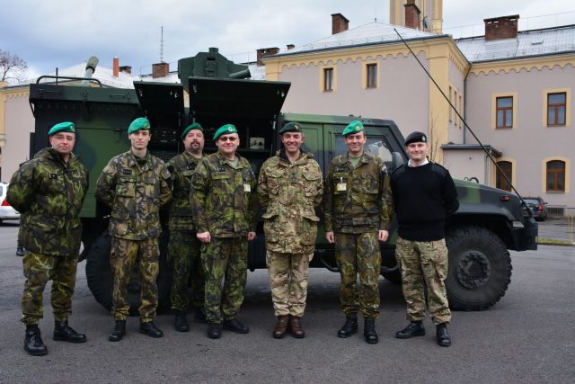 Připravenost pluku v Liberci prověřil brigádní generál sil velmi rychlé reakce Ian Stuart Mortimer z Velké Británie | foto: Eva Malá,  Český rozhlas