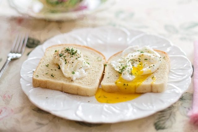 Dlouhou dobu odborníci doporučovali jíst z vejce jen bílek | foto: Fotobanka Pixabay