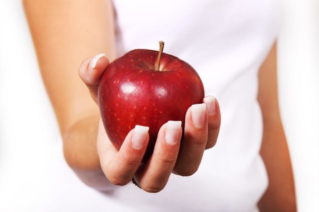 Jablka jsou nejzdravější syrová,  pro zdraví si můžete dopřát i jablečný mošt | foto: Fotobanka Pixabay