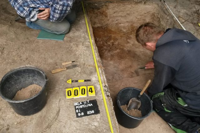 Archeologická sonda před Postojnou | foto: Ivana Bernáthová,  Český rozhlas