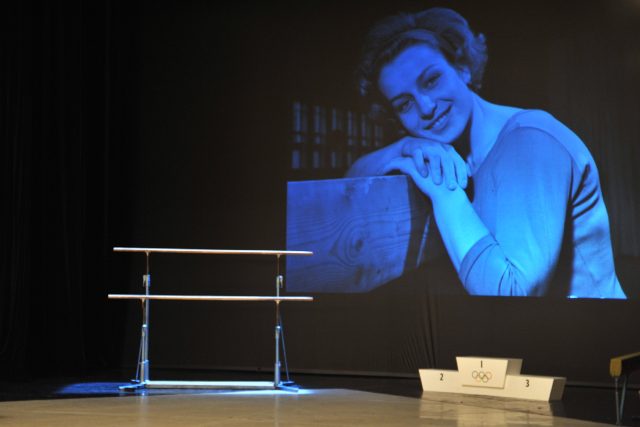 Archivní foto z rozloučení s Věrou Čáslavskou v Národním divadle | foto: Martin Svozílek