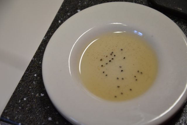 Makový olej lze používat v gastronomii i v kosmetice | foto: Jolana Nováková,  Český rozhlas