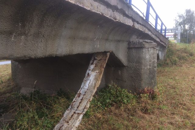 Mosty pod nebezpečnou silnicí mezi Týništěm a Albrechticemi čeká rekonstrukce | foto: Jiří Fremuth,  Český rozhlas