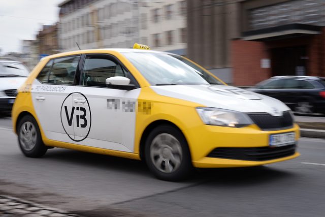 Klienty senior taxi budou po Pardubicích vozit auta společnosti Vi3 | foto: Honza Ptáček,  Český rozhlas