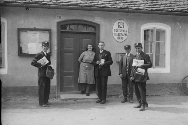 „Pošta je místo tajemné a mocné“. Píše Karel Čapek v Devateru pohádek  (ilustrační foto) | foto: Josef Schuch