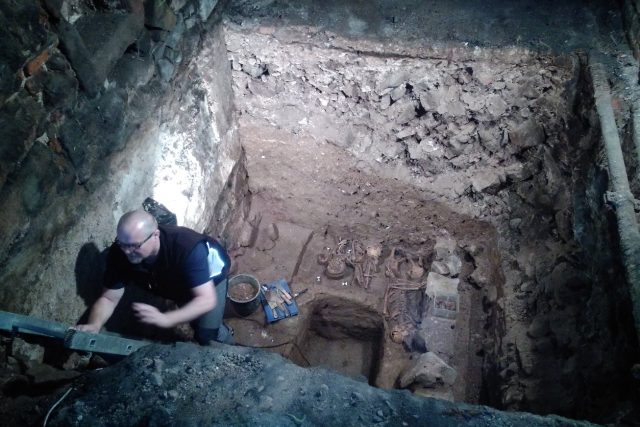 Archeologové odkryli hroby ze 14. století,  myslí si že jde o Valdštejny | foto: Eva Malá,  Český rozhlas
