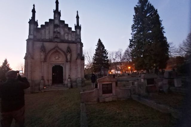 Ústřední stavbou památkově chráněného hřbitova v Rýnovicích je pohřební kaple rodiny Priebsch vystavěná v letech 1862 a 1864 | foto: Jana Švecová,  Český rozhlas