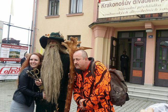 Krakonoš symbolicky převzal velký železný klíč od města | foto: Šárka Škapiková,  Český rozhlas
