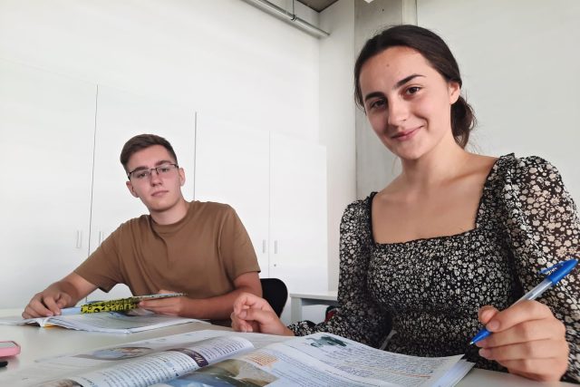 Andrej a Tetiana,  ukrajinští studenti,  kteří se na liberecké univerzitě učí češtinu | foto: Tomáš Mařas,  Český rozhlas