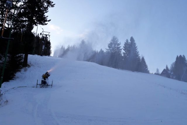 Ve ski areálu Černá Říčka se chystají na sezónu | foto: Šárka Škapiková,  Český rozhlas