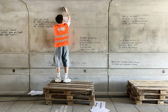 Na výzdobě propustku u liberecké sportovní arény se podíleli studenti Gymnázia a Střední odborné pedagogické školy v Liberci. | foto: Město Liberec a JerGYM.cz