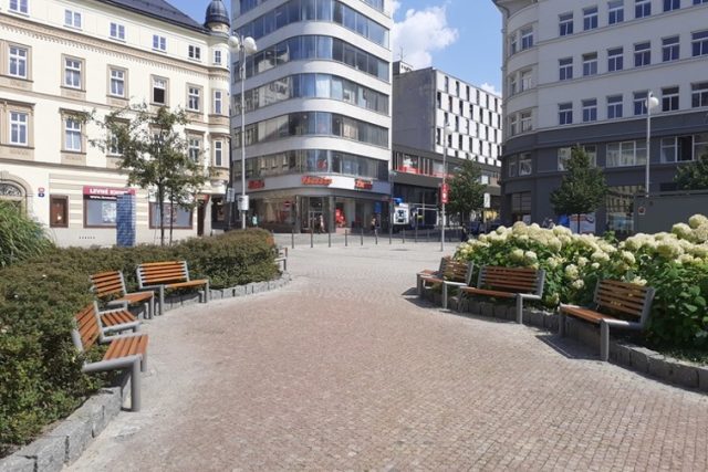 Lavičky na Soukenné náměstí v novém | foto: Statutární město Liberec