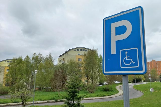 Liberec změnil pravidla pro vyhrazená parkovací místa pro handicapované | foto: Michal Balák,  Český rozhlas