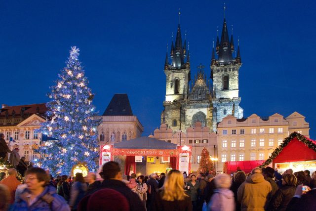 Vánoční strom v Praze na Staroměstském náměstí  (ilustr. foto) | foto: Fotobanka Profimedia