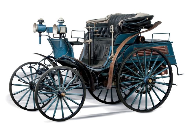 Vůz Victoria Benz si do Liberce přivezl koncem 19. století továrník Theodor von Liebig,  právě 16. července 1894 s ním vyjel na první dálkovou cestu | foto:  Národní technické muzeum
