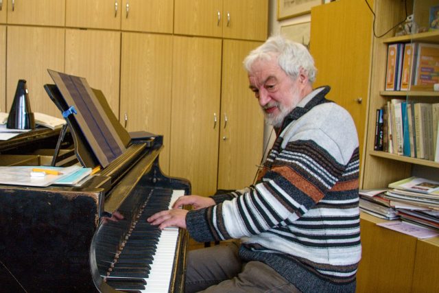 Jiří Kurfiřt,  vystudovaný klavírista ve škole začínal již před vojnou v roce 1978 | foto: Jaroslav Hoření,  Český rozhlas