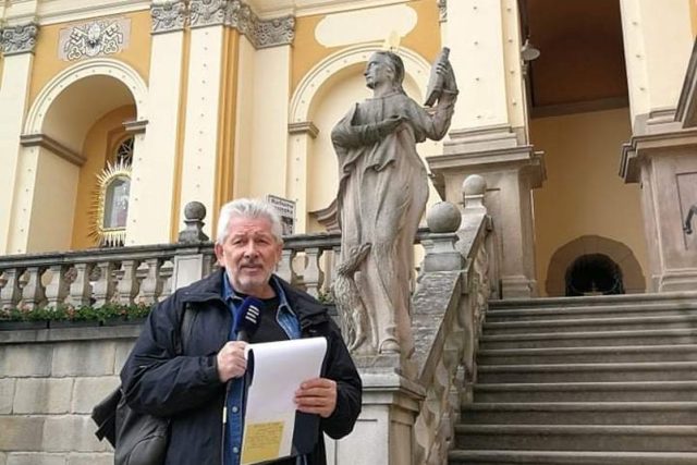 Na schodech Baziliky navštívení nejsvětější Panny Marie ve Vambeřicích | foto: Jaroslav Pokorný,  Český rozhlas