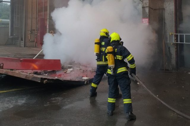 Likvidace požáru v liberecké spalovně odpadů | foto: Hasičský záchranný sbor Libereckého kraje